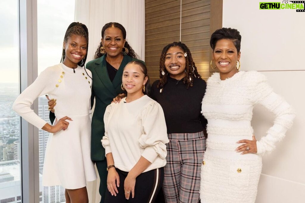 Michelle Obama Instagram - One of my favorite parts about #TheLightWeCarry tour is getting to meet and see so many of you in person! I recently had the chance to catch up with a group of young ladies from @begirl.world who I met a few years ago on my Becoming tour. When I first met Mikayla, Sanaa, and Ryann, they were teenagers in high school and now they’re confident young women forging their own paths in college. It was such a joy to see them again! Tune in to the @TamronHallShow today to hear more about my new book, The Light We Carry, and watch the surprise!