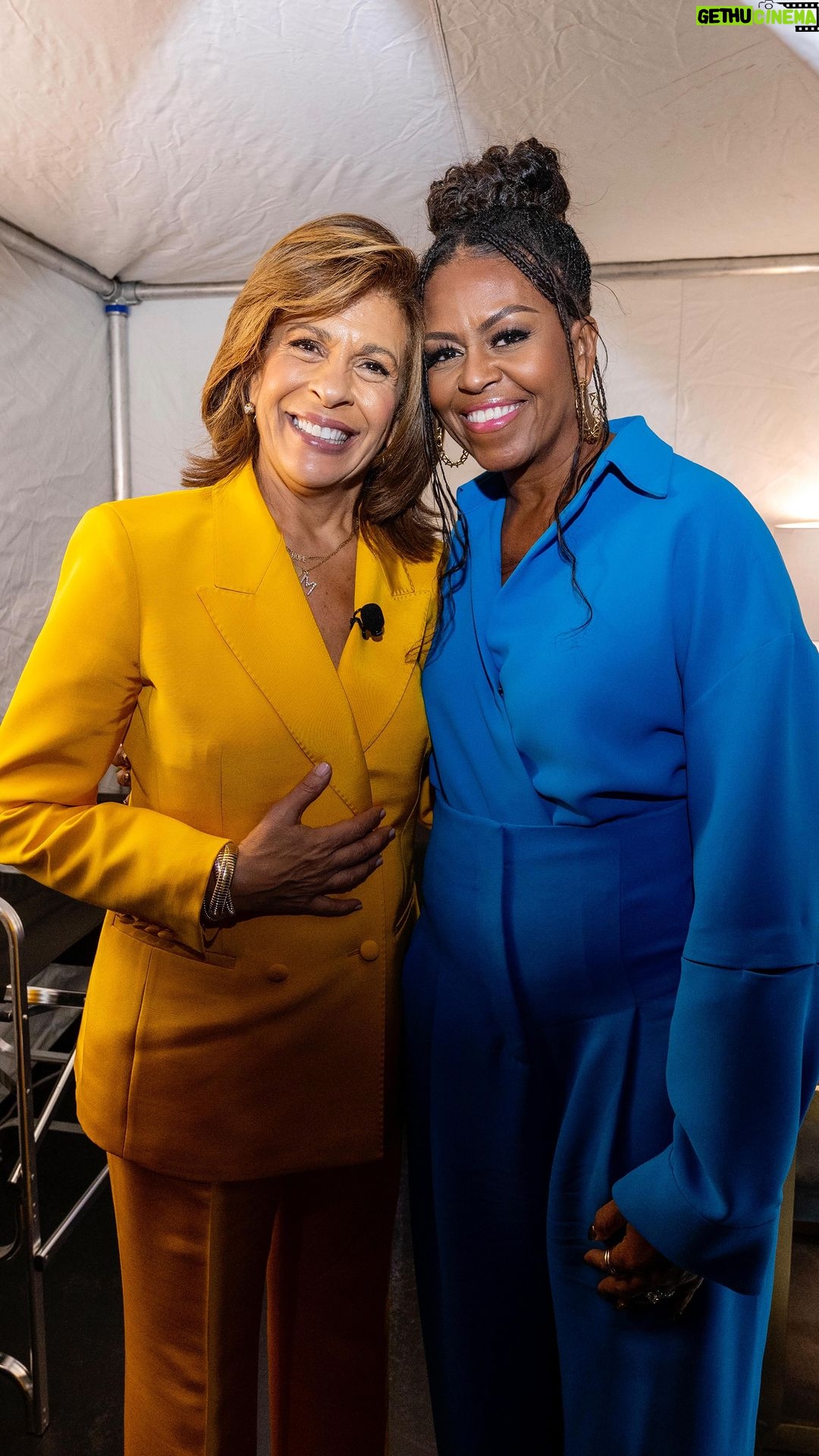 Michelle Obama Instagram - Getting ready to go on stage with @hodakotb for the last Philly stop on #TheLightWeCarry tour! 💕 The Met Philly
