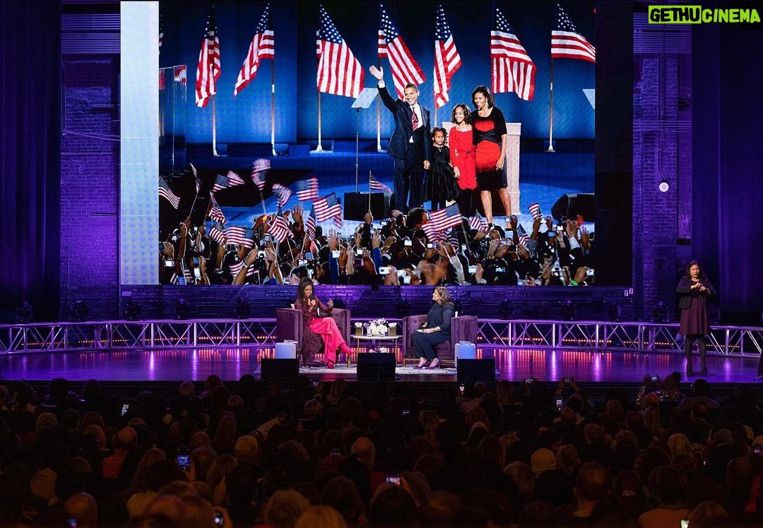 Michelle Obama Instagram - It was truly a treat to be joined by my friend @alexanderlizzy for our last show in DC! These are the kind of fulfilling conversations that I hope reading #TheLightWeCarry will spark in your life. Let’s keep the conversation going!