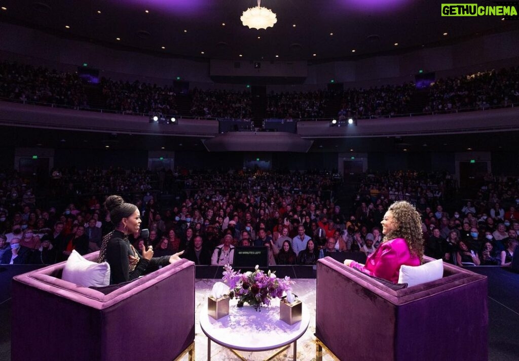 Michelle Obama Instagram - Thank you to all the folks who joined me in San Francisco for #TheLightWeCarry tour! And to @Michele__Norris, I’m so grateful for your years of friendship and support. I can’t believe we’re almost done with my book tour—one more show to go! San Francisco, California