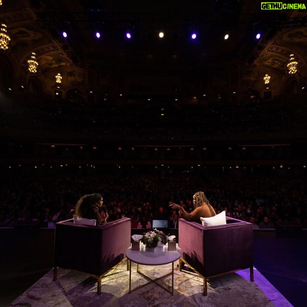 Michelle Obama Instagram - Chicago! Thank you for a terrific show—and a special thanks to @HeatherCMcGhee for leading such a meaningful conversation. It always means so much to be back in my hometown and to be able to see so many of my family, friends, and readers. Thank you for sharing your light with me. #TheLightWeCarry ✨ The Chicago Theatre