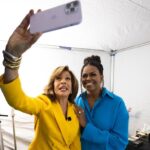Michelle Obama Instagram - What an incredible show in Philly with @HodaKotb! It’s been an amazing first week of #TheLightWeCarry Tour, and I can’t wait to see even more of you soon. Keep sharing your stories, reflections, and photos with me as you read along or join me on tour. I want to see it all! The Met Philly