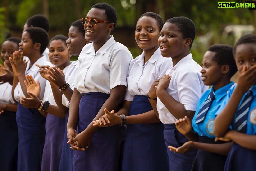 Michelle Obama Instagram - This week, @MelindaFrenchGates, Amal Clooney, and I are in Malawi as part of an effort we launched last year between the @GirlsOpportunityAlliance, @GatesFoundation, and @ClooneyFoundationforJustice to help end child marriage and to support women and girls pursuing their education. We’re meeting with grassroots leaders and changemakers to hear their stories and find ways to support girls who are working to overcome barriers to pursue their dreams. We met with young women who are part of @AGEAfrica — a program supported by the Girls Opportunity Alliance — that provides girls with scholarships, mentorship, and afterschool programming. I saw so much of myself in these bright young women, and I was just so moved by their determination and resilience. Making sure girls finish school is one of the best ways to counter child marriage and help them reach their fullest potential. Over the next few days, we’ll be sharing more stories from our trip — hope you’ll follow along. Lilongwe, Malawi