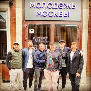 Mikhail Kukota Instagram - 1/4 Убойной лиги 1888год фото в цвете. Кто помнит ставьте 👍

#убойнаялига #кукота #юмор