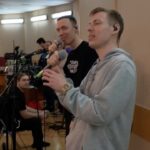 Mikhail Zasidkevich Instagram - Репетируем с оркестром песню «На крыше», которую уже завтра споём на юбилее Авторадио в Crocus City Hall. Это красиво!