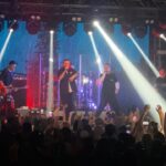 Mikhail Zasidkevich Instagram - Сегодня прошёл концерт в Омске и вот как это было! 🤟 Драйвово и временами так уютно и атмосферно. Завтра Новосибирск, а следом Барнаул. Готовы? Успей купить билет: dabroconcert.com