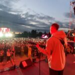 Mikhail Zasidkevich Instagram - Летели в Омск и представляли, какая будет встреча. Оказалось мощнее! Наш тур «Давай запоём» удивляет своим масштабом в каждом городе. Это не просто те, кто мельком слышал наши песни. Это люди, в чьих сердцах отзывается наша музыка, кем она движет, кому помогает, заряжает и качает! Увидимся с вами на сольном концерте 17 сентября в Омске. Билеты здесь - dabroconcert.com Лучше брать сейчас, скоро закончатся. #dabro #начасахнольноль #омск #турдавайзапоём