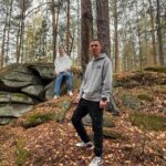 Mikhail Zasidkevich Instagram - Подальше от города и суеты. Пока ещё не накрыло снегом. Где тишина помогает творчеству, рождая новые песни.