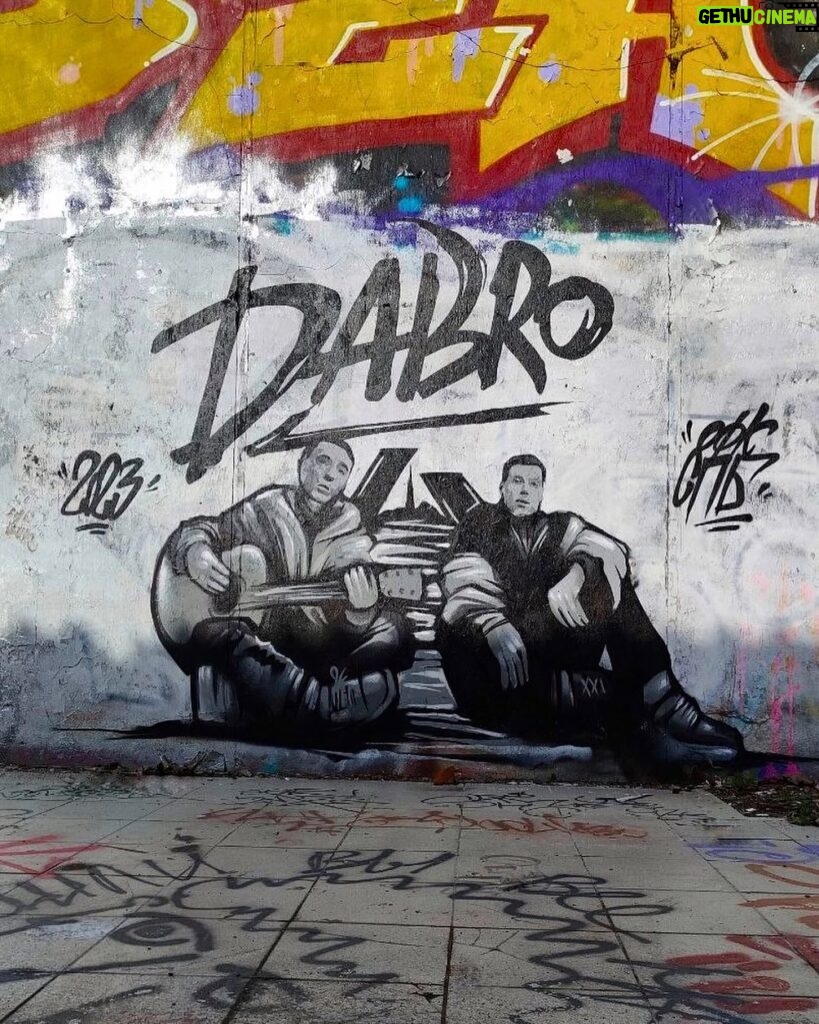 Mikhail Zasidkevich Instagram - Новое граффити Dabro от официального фан-клуба в Питере! Судьбы переплетаются даже там, где разведены мосты.