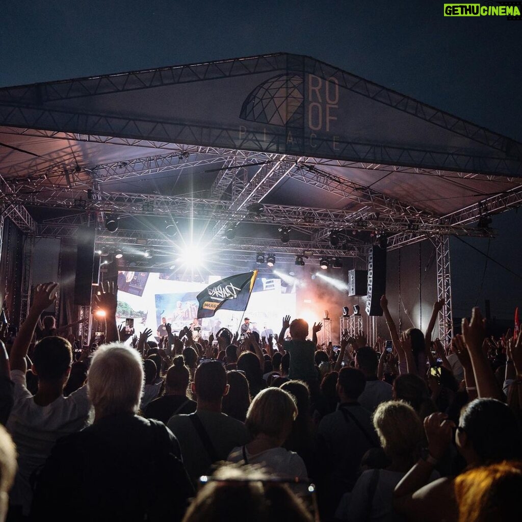 Mikhail Zasidkevich Instagram - Фото с атмосферного концерта в Питере, который мы провели на крыше!