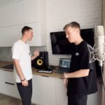 Mikhail Zasidkevich Instagram - 11 августа выйдет новая песня «Ты знаешь, мам. Все самые искренние разговоры звучат ночью на кухне. Там особая атмосфера и для творчества.