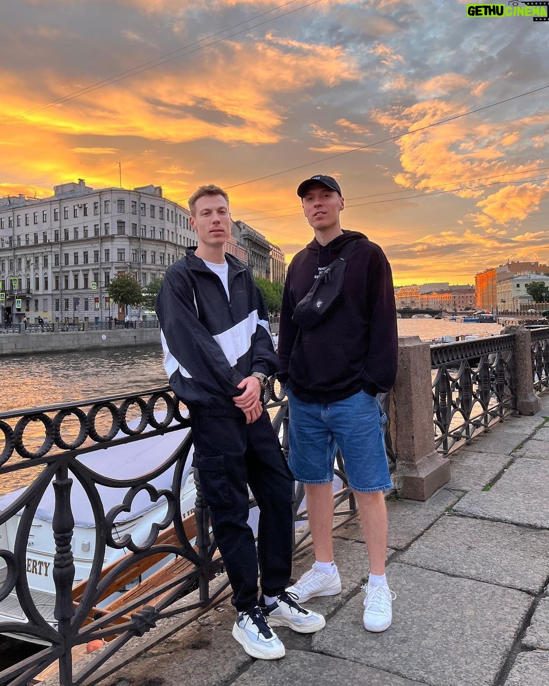 Mikhail Zasidkevich Instagram - Из тонированных окон не увидеть красоты.
