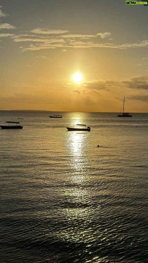 Milan Zimnýkoval Instagram - Západ slnka jak z filmu #zanzibar #emerald #funradio #satur #sun #touchdown #hollywood Nungwi beach, Zanzibar