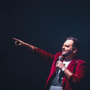Milan Zimnýkoval Instagram - Som nesmierne vďačný za možnosť byť súčasťou vianočných koncertov Adama ĎURICU! Myslím, že toto bol nejaký míľnik, ku ktorému sa vrátime. Ďakujem aj za ten pocit, že som bol súčasť programu, nielen hlásič skóre 😜 ďakujem, že som bol v spoločnosti kamarátov - od účinkujúcich, legendárnej kapely, cez support okolo Adama, až po skvelých Adamových fanúšikov. Bol to komplet #onlygoodvibes pocit od A po Z (od Adama po Zimnýkovala) 💥a skvelé foto 🤩 @barcachle @ @wittnerik & @hanoutphoto 🤷🏻‍♂️ #dobrevecidadeju