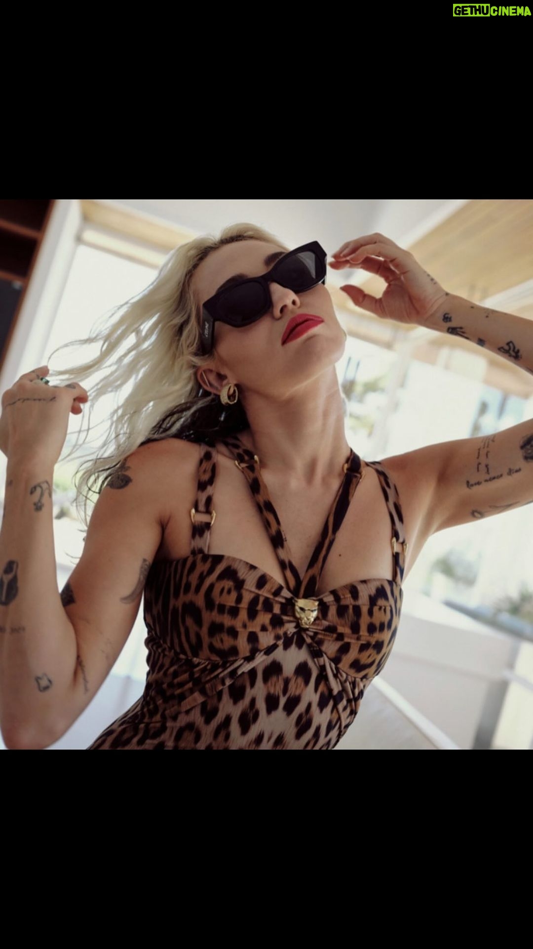 Miley Cyrus Instagram - ENDLESS SUMMER VACATION + BACKYARD SESSIONS OUT NOW