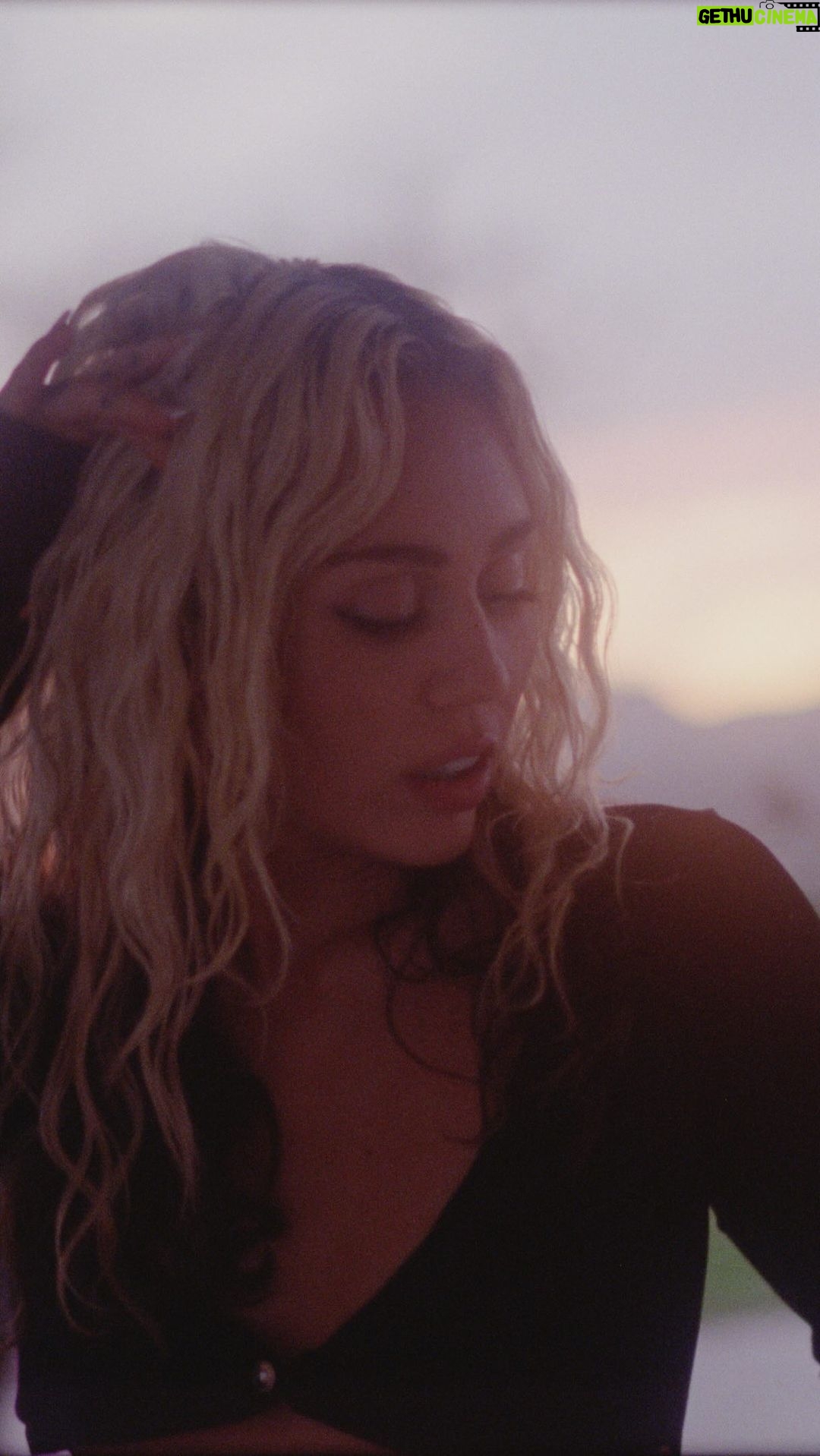 Miley Cyrus Instagram - ESV THE ALBUM FRIDAY MIDNIGHT, BYS FRIDAY 1PM ET @DisneyPlus