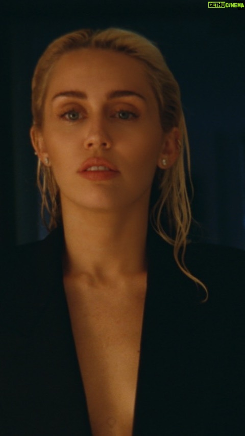 Miley Cyrus - 3.3 Million Likes - FLOWERS OUT NOW.