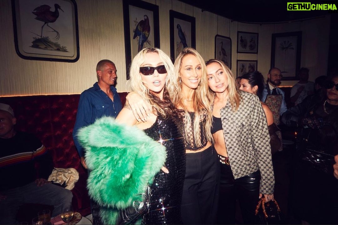 Miley Cyrus Instagram - ESV x @Gucci party 📸 @myleshendrik @vijatm