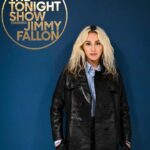 Miley Cyrus Instagram – Tune in tonight at 11:35/10:35c on @NBC! #MileyOnFallon #FallonTonight #MileysNewYearsSpecial with @dollyparton
📷 @toddowyoung