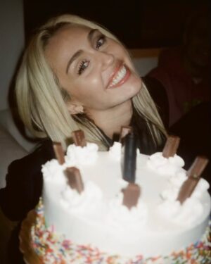 Miley Cyrus Instagram - 30. Thankful for all the love and kind birthday wishes. 💕