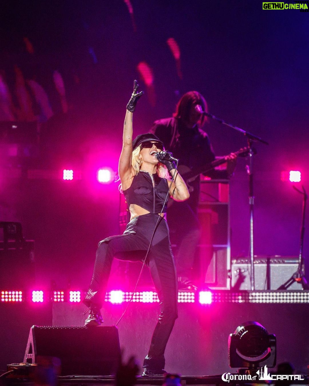 Miley Cyrus Instagram - The last show of my 20’s last night in Mexico City. Thank you for supporting me through this last decade of my life. Looking forward to who I’ll become in my 30’s. Much appreciation & gratitude for the love Mexico. 💕