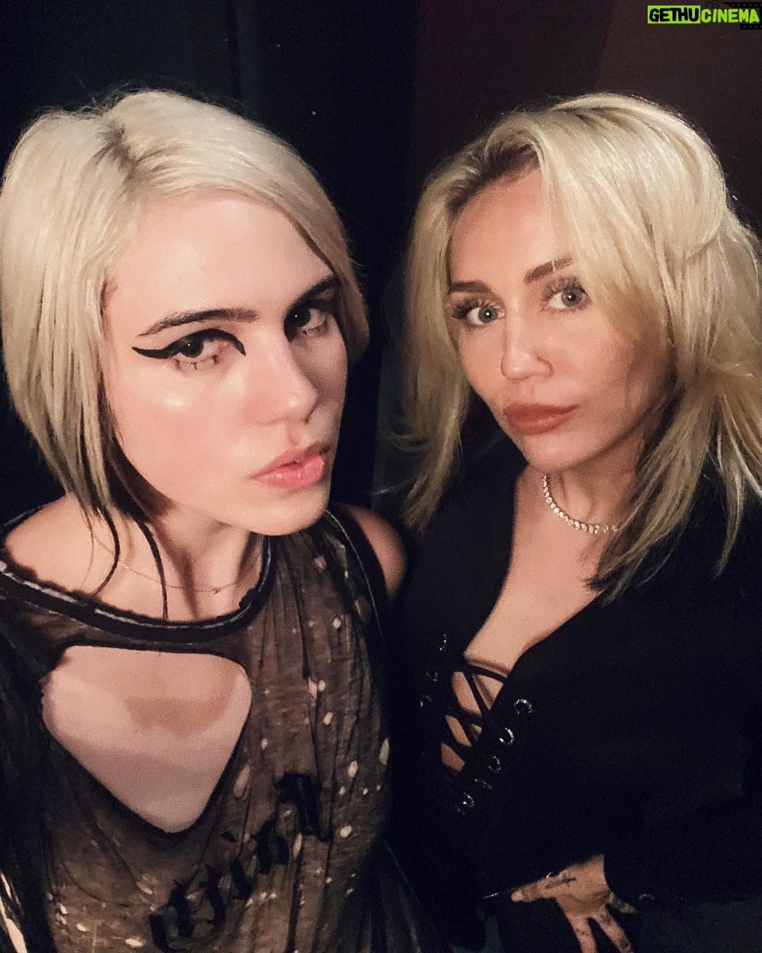 Miley Cyrus Instagram - CUMMING 2 a city near you! @juliacumming π€πΈπ΄ββ οΈ