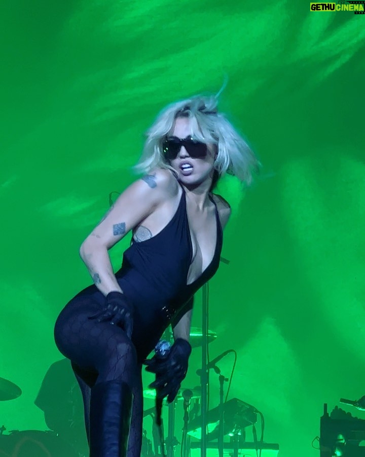 Miley Cyrus Instagram - #ATTENTION #MILEYLIVE THE ALBUM OUT APRIL 1ST! 💚 @columbiarecords