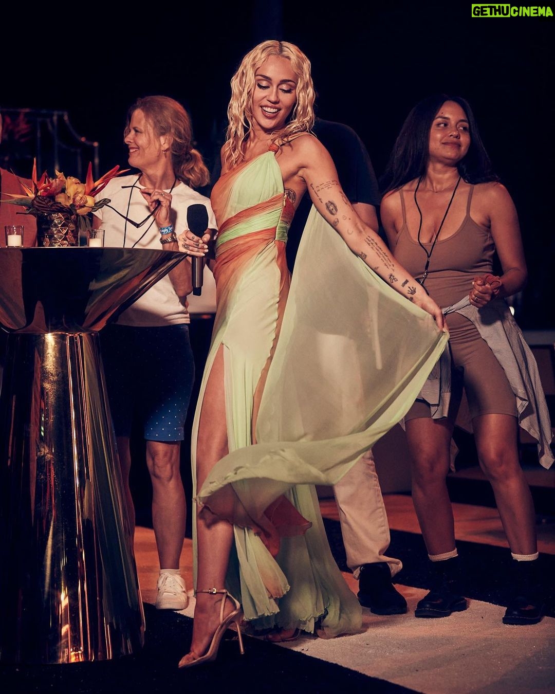 Miley Cyrus Instagram - #MileysNewYearsEveParty on @peacocktv. 📸 @vijatm