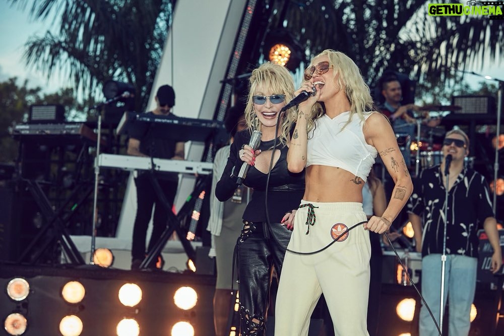 Miley Cyrus Instagram - Don’t miss #MileysNewYearsEveParty tomorrow on @nbc!