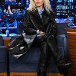 Miley Cyrus Instagram – Tune in tonight at 11:35/10:35c on @NBC! #MileyOnFallon #FallonTonight #MileysNewYearsSpecial with @dollyparton 

📷 @toddowyoung