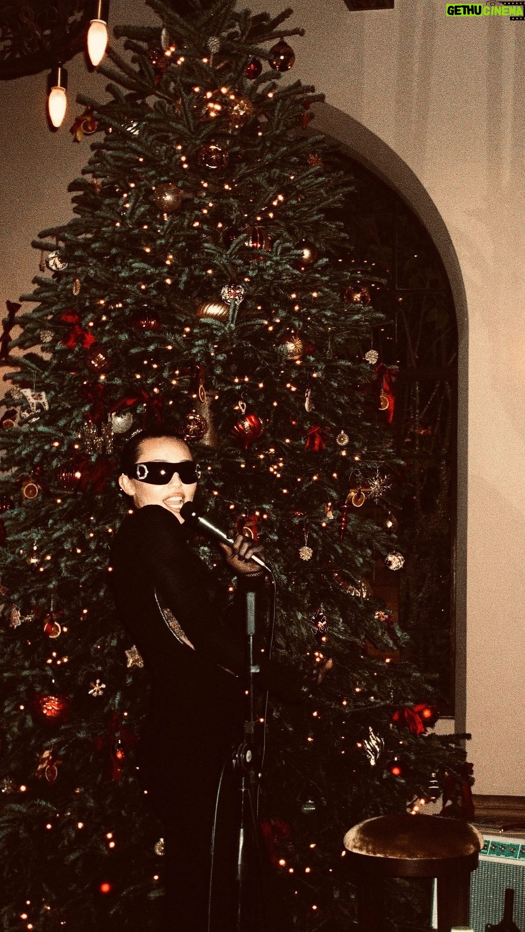 Miley Cyrus Instagram - Jingle Bells feat. @ryanbeatty: Live From Chateau Marmont
