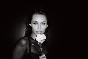 Miley Cyrus Instagram - One year ago today “Flowers” started making people happy & that makes me happy. Love you. Thank you. XO MC
