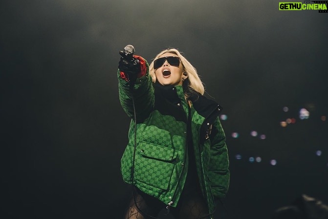 Miley Cyrus Instagram - #ATTENTION #MILEYLIVE FINALE! THANK YOU BRAZIL FOR AN UNFORGETTABLE NIGHT! #DedicatedToTaylorHawkins @gucci @alessandro_michele