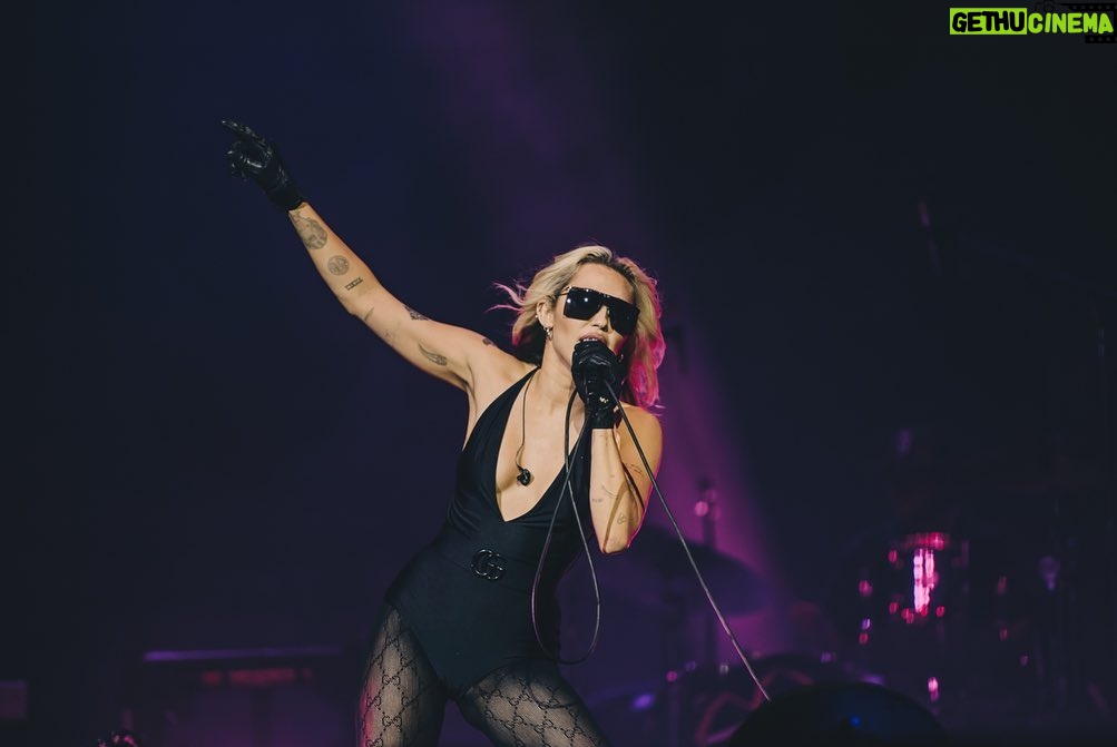 Miley Cyrus Instagram - #ATTENTION #MILEYLIVE FINALE! THANK YOU BRAZIL FOR AN UNFORGETTABLE NIGHT! #DedicatedToTaylorHawkins @gucci @alessandro_michele