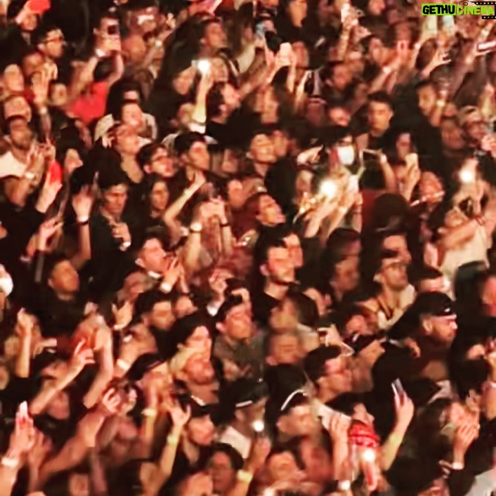 Miley Cyrus Instagram - WTF DO I KNOW GOING TF OFF IN BOGOTA!!!! #ATTENTION #MILEYLIVE