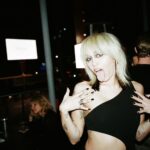 Miley Cyrus Instagram - au naturel 🖤💅🤍 📸 @myleshendrik