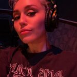 Miley Cyrus Instagram - Remembering Ronnie and her legendary liner! 🖤 @ronniespectorthebadgirl