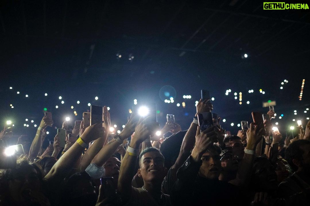 Miley Cyrus Instagram - IโLL NEVER FORGET YOU BOGOTA! โค๏ธ๐๐๐งก๐ #ATTENTION #MILEYLIVE