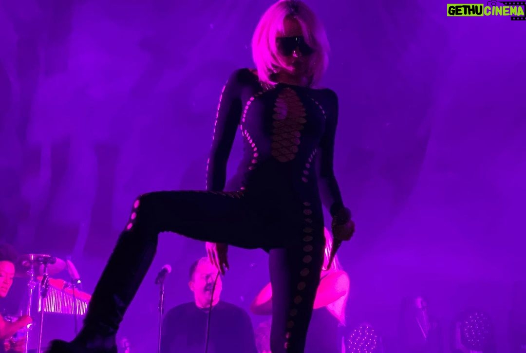 Miley Cyrus Instagram - IโLL NEVER FORGET YOU BOGOTA! โค๏ธ๐๐๐งก๐ #ATTENTION #MILEYLIVE