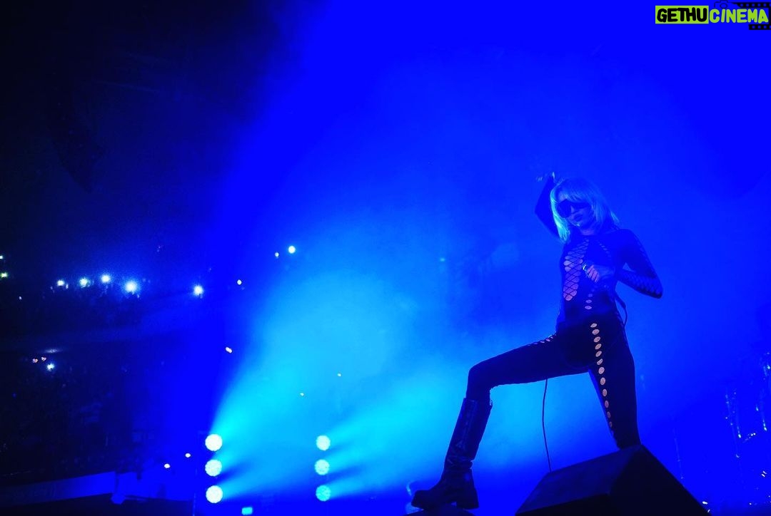 Miley Cyrus Instagram - IโLL NEVER FORGET YOU BOGOTA! โค๏ธ๐๐๐งก๐ #ATTENTION #MILEYLIVE