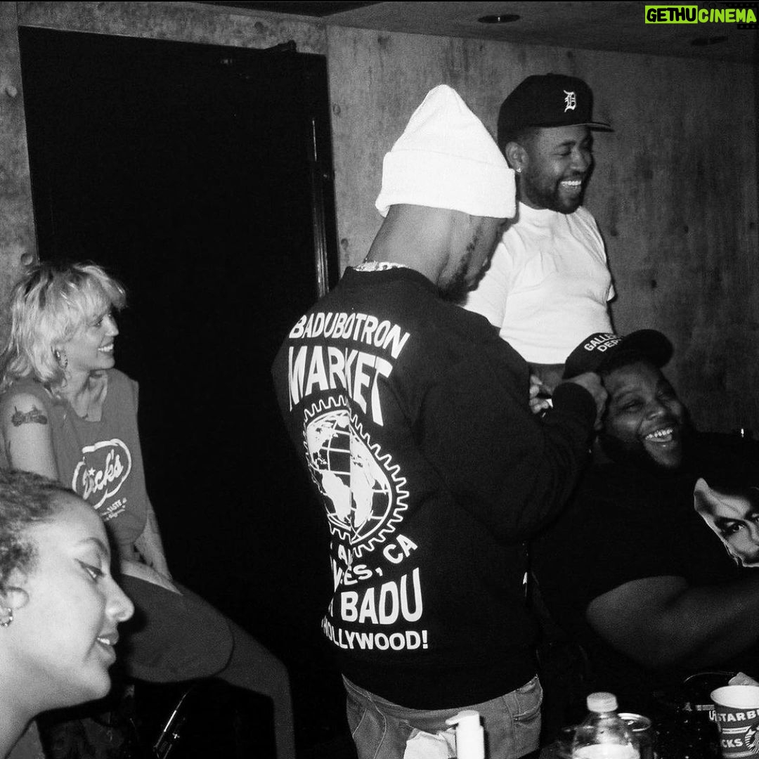 Miley Cyrus Instagram - HEAD BANGERZ & EAR DRUMMERS👂🥁