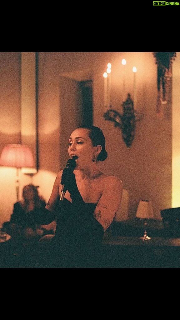 Miley Cyrus Instagram - Live from Chateau Marmont. Thank you for the support this year. Love , Miley 🌹