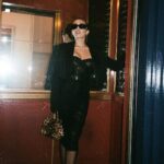 Miley Cyrus Instagram - My birthday gift to MYSELF this year was VERY on brand. I performed for MYSELF and sang my favorite songs including my own. First “live” performance of Flowers was to an audience full of my friends and family. Taking this song back to the seed… she sprouted sensationally. Grateful for the growth in us both. 🌹💋❤️ With Love, Miley