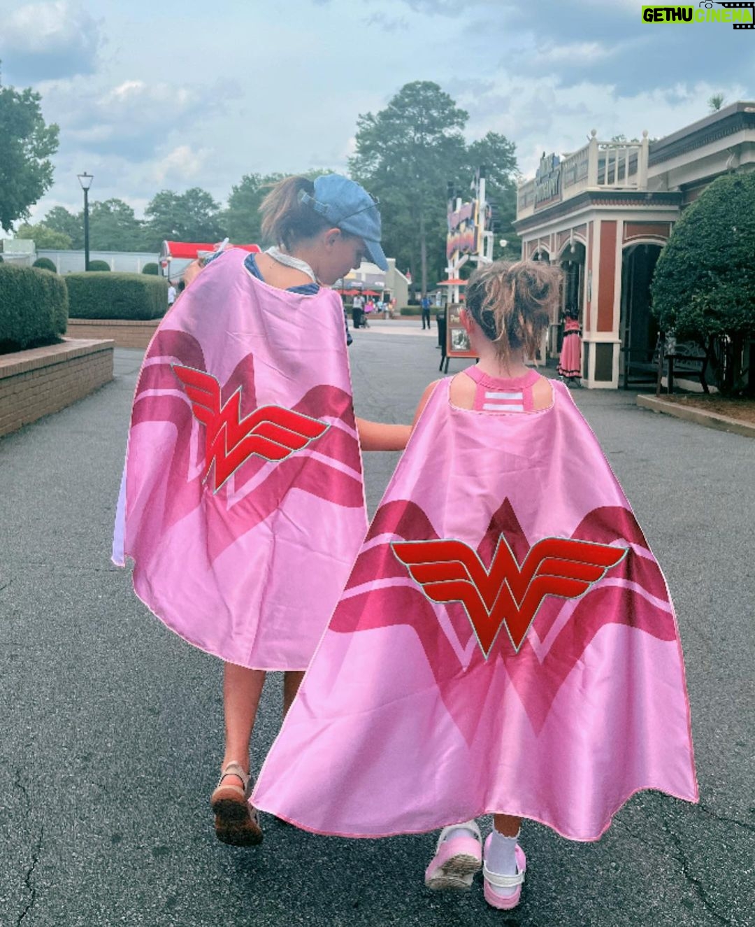 Millie Bobby Brown Instagram - had the best time today at @sixflagsovergeorgia ! thank you for having me ♥️🎢🍦🎡 #SixFlagsMemories #SixFlagsOverGeorgia