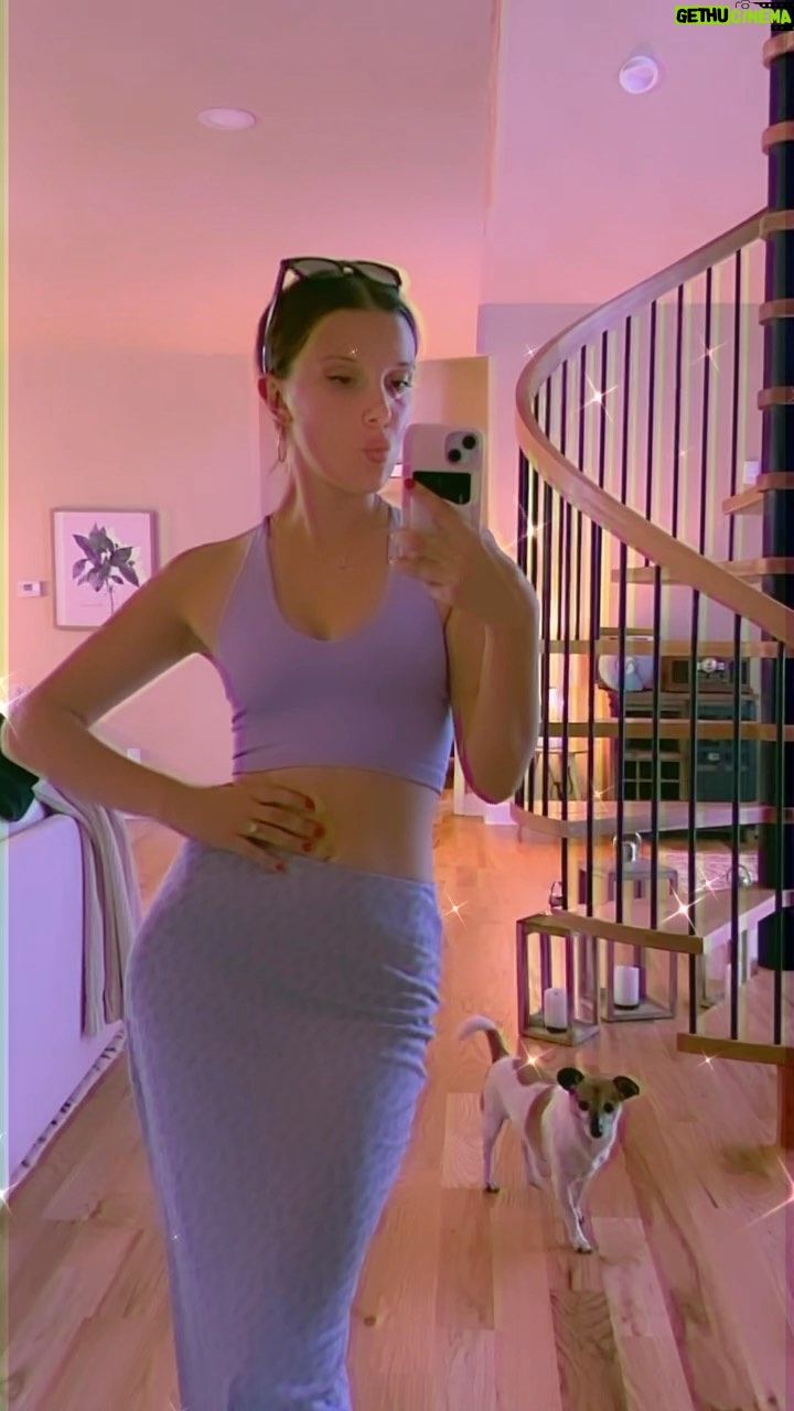Millie Bobby Brown Instagram - Grwm dinner date edition ft @florencebymills 💜