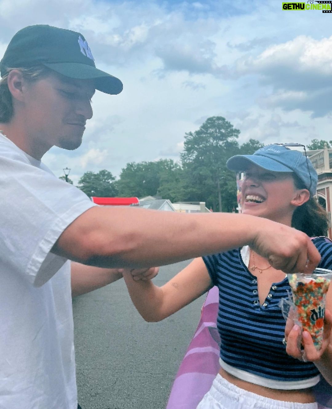 Millie Bobby Brown Instagram - had the best time today at @sixflagsovergeorgia ! thank you for having me ♥️🎢🍦🎡 #SixFlagsMemories #SixFlagsOverGeorgia