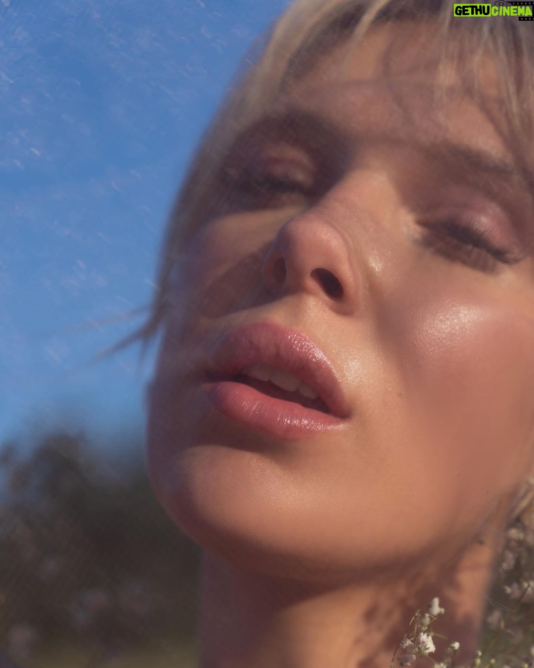 Millie Bobby Brown Instagram - sun kissed ft. one of my new favorite @florencebymills products launching soon πΈπ any guesses?