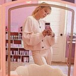Millie Bobby Brown Instagram - 𝕔𝕠𝕫𝕪 𝕔𝕒𝕤𝕦𝕒𝕝 ♡ @aboutyou @florencebymills