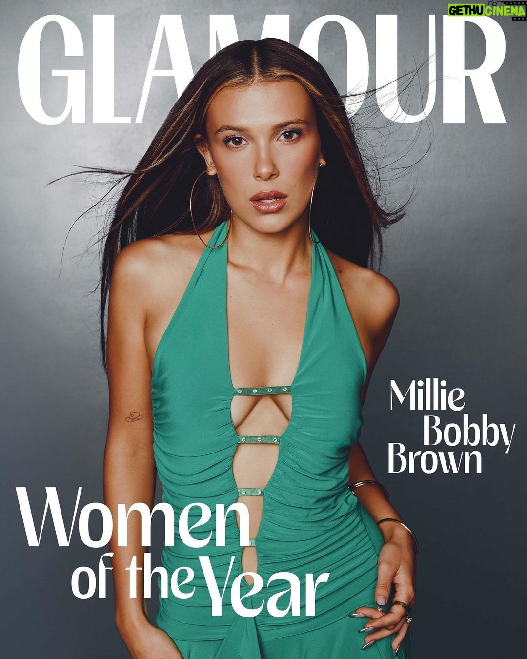 Millie Bobby Brown Instagram - @MillieBobbyBrown is Glamour’s global Women of the Year cover star. A worldwide star. A film producer. Founder of an international beauty brand and best-selling author. And at just 19 years old, #MillieBobbyBrown doesn’t care if you think she’s too young for world domination. For her Global #GlamourWOTY cover, Millie tells @jenny.leah.singer about finding her voice, saying goodbye to #StrangerThings, and getting married young. @MillieBobbyBrown, portada global de Glamour Women of the Year. Estrella internacional, productora de cine, fundadora de una marca internacional de belleza y autora de una novela superventas. Tiene 19 años, pero a #MillieBobbyBrown le da igual que piensen que es demasiado joven para dominar el mundo. Para su portada global #GlamourWOTY, Millie habla con @jenny.leah.singer sobre feminismo, el fin de #StrangerThings y casándose joven. Weltstar. Filmproduzentin. Gründerin einer internationalen Beauty-Brand und Bestseller-Autorin. Und mit gerade einmal 19 Jahren interessiert es #MillieBobbyBrown nicht die Bohne, ob jemand denkt, sie wäre zu jung für die Weltherrschaft. Für ihr #GlobalWOTY-Cover spricht Millie im LINK IN BIO mit @jenny.leah.singer darüber, sich selbst zu finden, über den Abschied von #StrangerThings und wie es ist, jung zu heiraten. #GlamourWOTY @glamourmag @glamouruk @glamourmexico @glamourspain @glamourgermany Photographer: @abdmstudio Stylist: @cryoungin Hair: @bynasetia Makeup Artist: @blakejohnsonmua Manicure: @kimmcao Set Design: @sssinclaire Production: @thesiennabrown