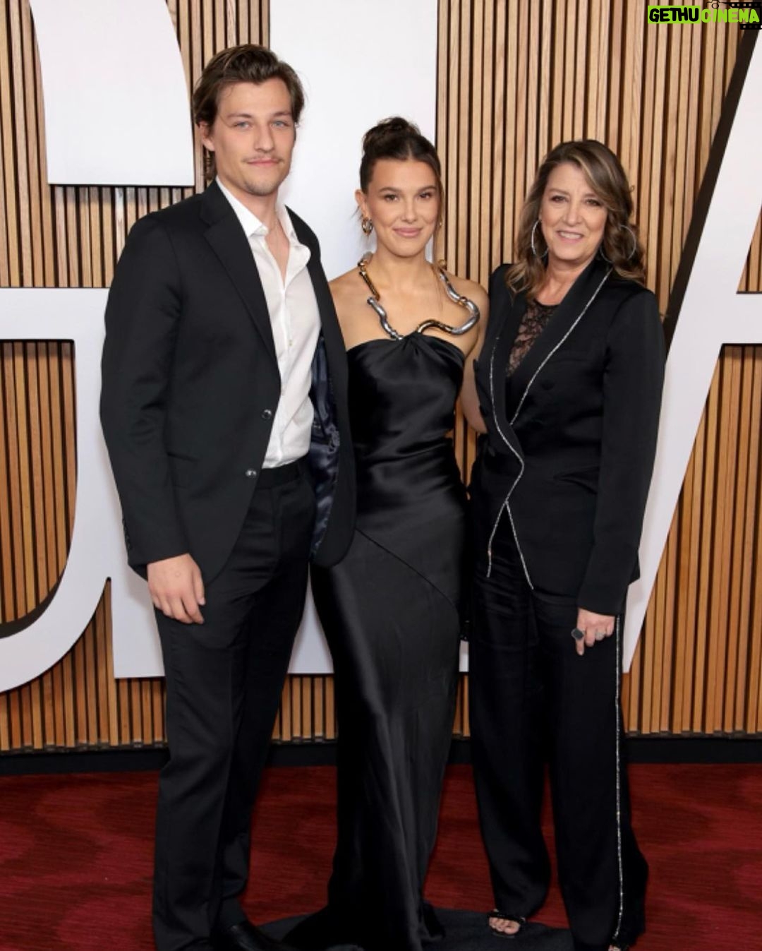 Millie Bobby Brown Instagram - Such a wonderful night filled with love and celebration. To have both my mum and dad plus my American mom there for me, I felt so loved! And my fiancé, who I love immensely! I felt so special. Yay me. Yay women. @glamourmag #GlamourWOTY